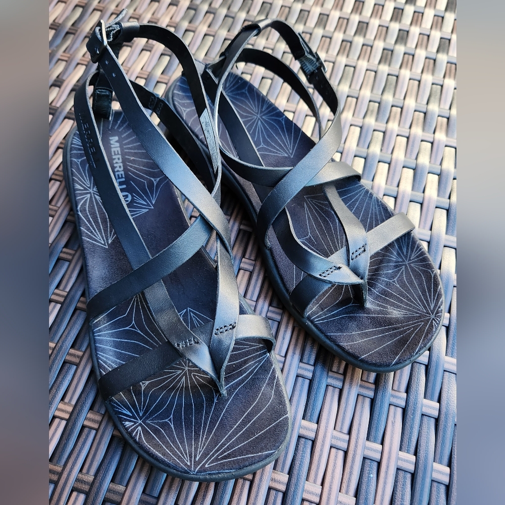 *SOLD* Merrell black leather sandals